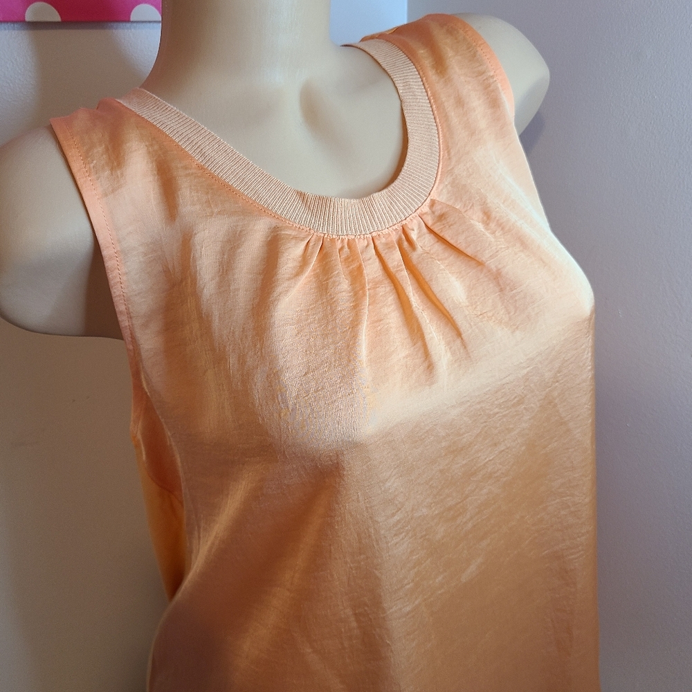 LOFT Peach Satin Front Sleeveless Top Size M - NWT - Picture 2 of 6